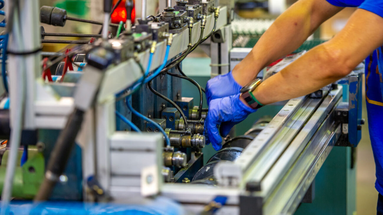 Réglage des machines pour la fabrication de verres de montres