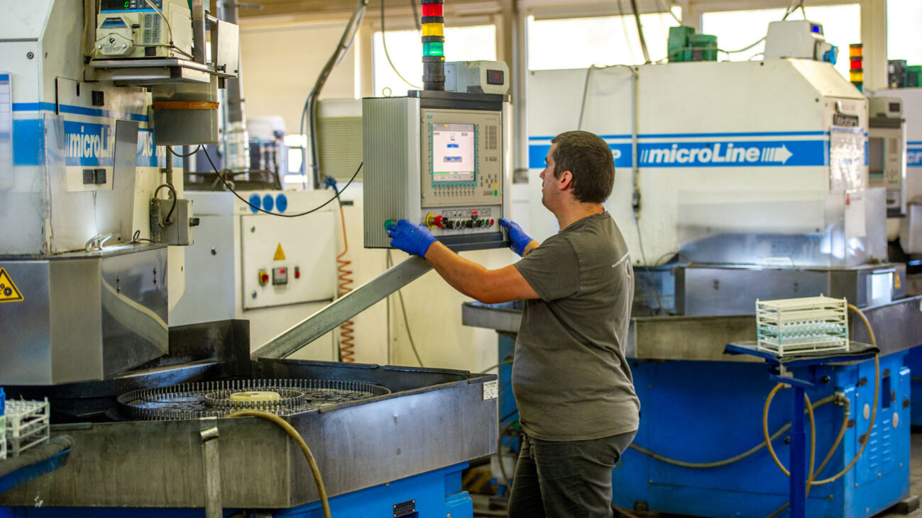 Contrôle qualité production verres de montres