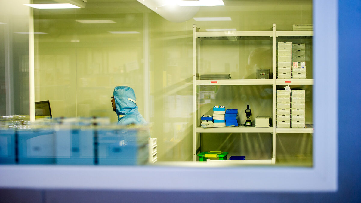 Contrôles qualité en salle blanche Saphir Industrie