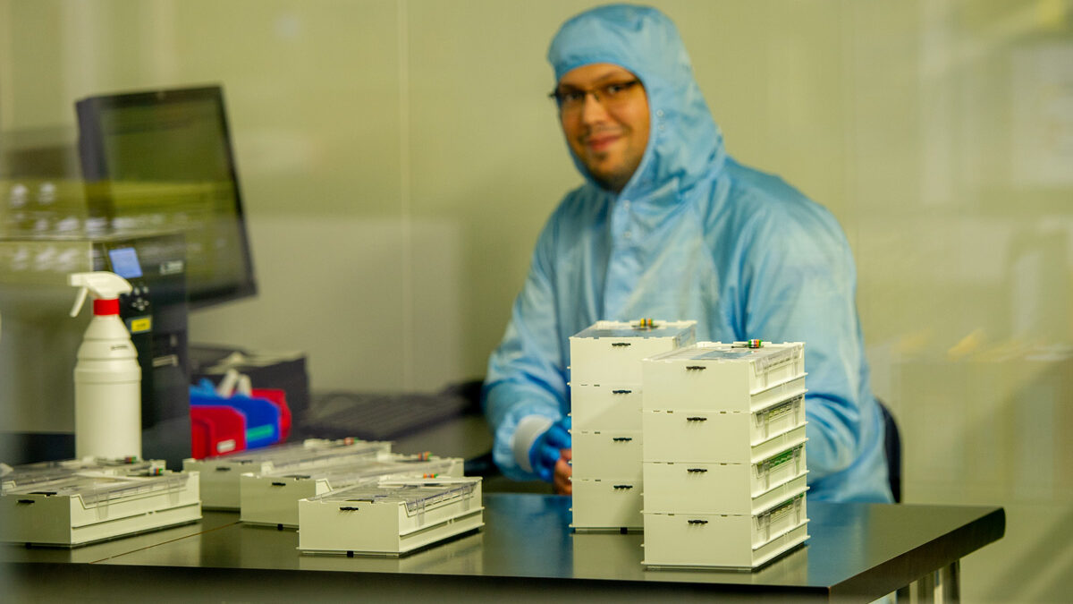 Contrôles qualité en salle blanche Saphir Industrie